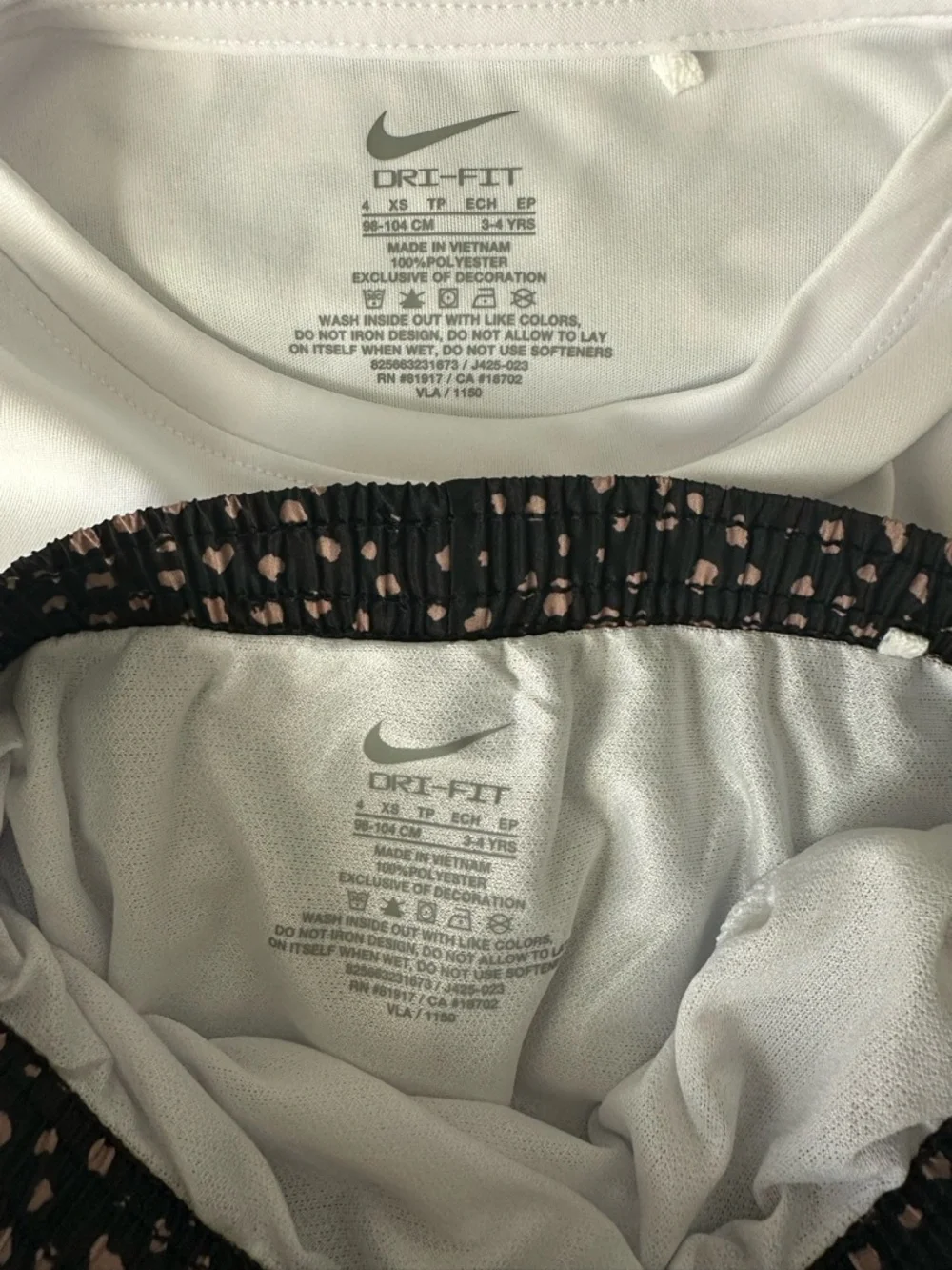 Nike Girls Dri-FIT 2 Piece Outfit – Size 4 - New With Tags White Black - Picture 4 of 4